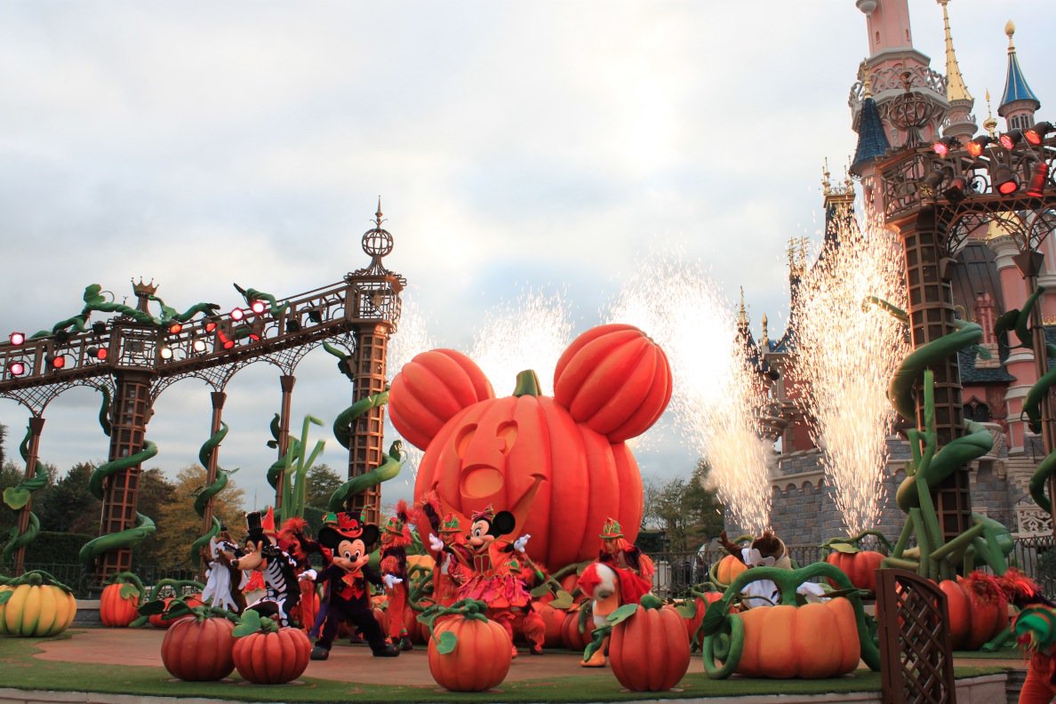 Halloween at Disneyland Paris – Photo Report - Designing Disney