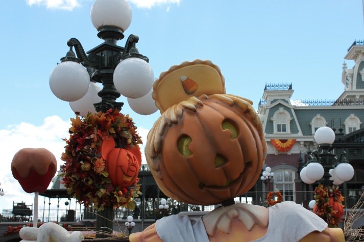 Halloween Decorations at Magic Kingdom – Photo Report - Designing Disney