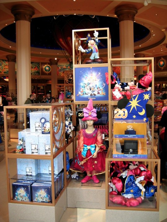 Review World of Disney Store Disneyland Paris - Designing Disney